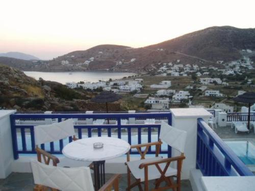 Rita'S Place Hotel Иос Хора Екстериор снимка